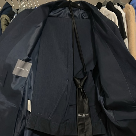 Tuxido - Picture 2 of 3